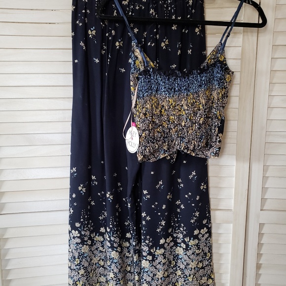 Blue 2 piece outfit - Picture 2 of 4